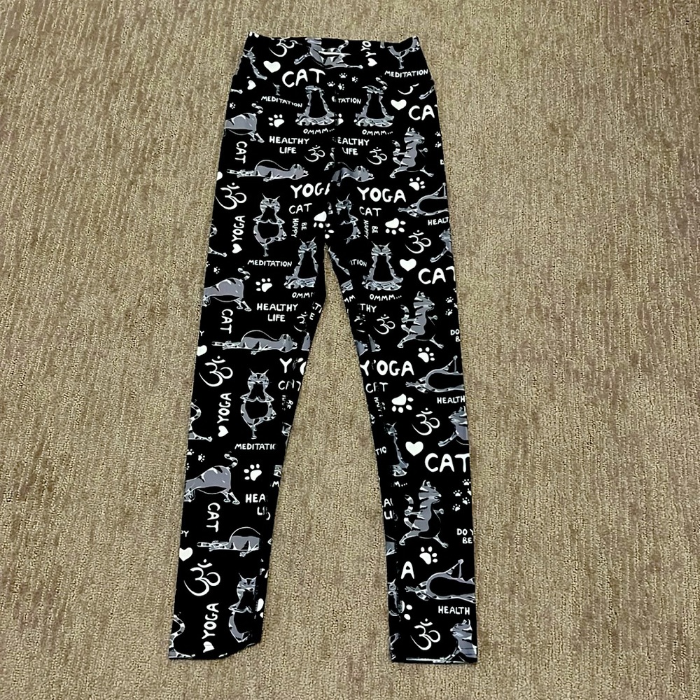 Cat yoga workout leggings - size small
